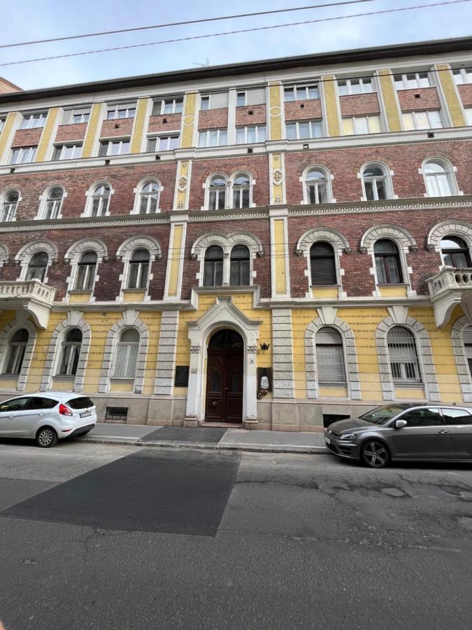 Garibaldik Apartman Budapeste Exterior foto